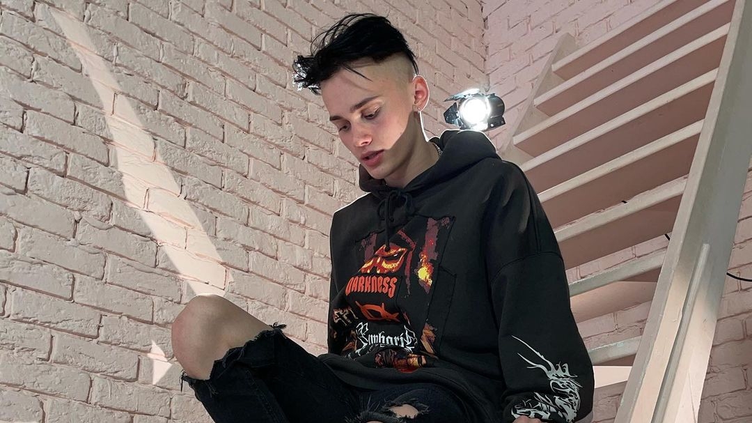 Дани алвес севилья. Дэни филт. Дани молодой. Песня про даню. Даня милохин блондин 2021.