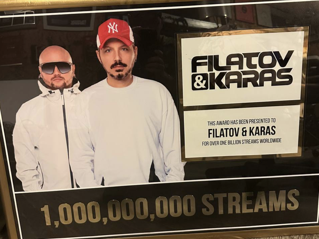 Filatov & Karas получили награду за 1 млрд стримов их песен - новость  канала RU.TV